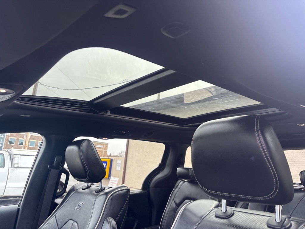 2018 Chrysler Pacifica Image 32