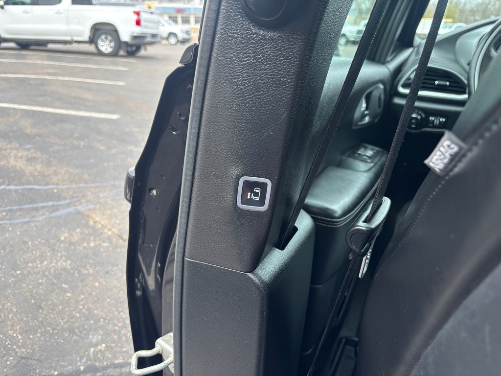 2018 Chrysler Pacifica Image 36