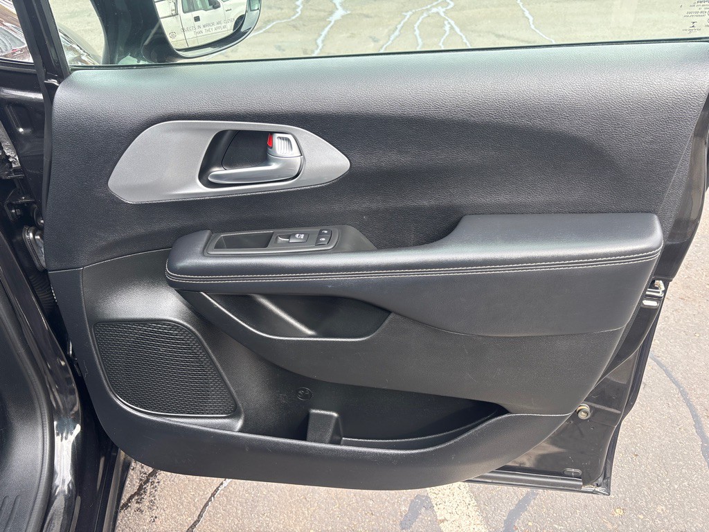 2018 Chrysler Pacifica Image 41