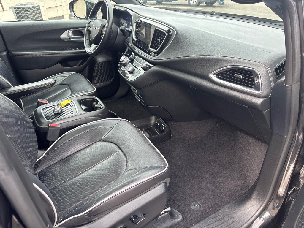2018 Chrysler Pacifica Image 42