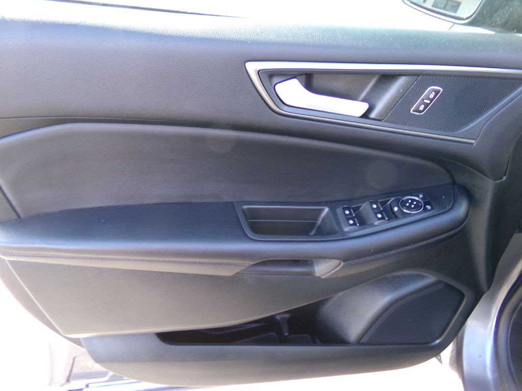 2023 Ford Edge Image 9