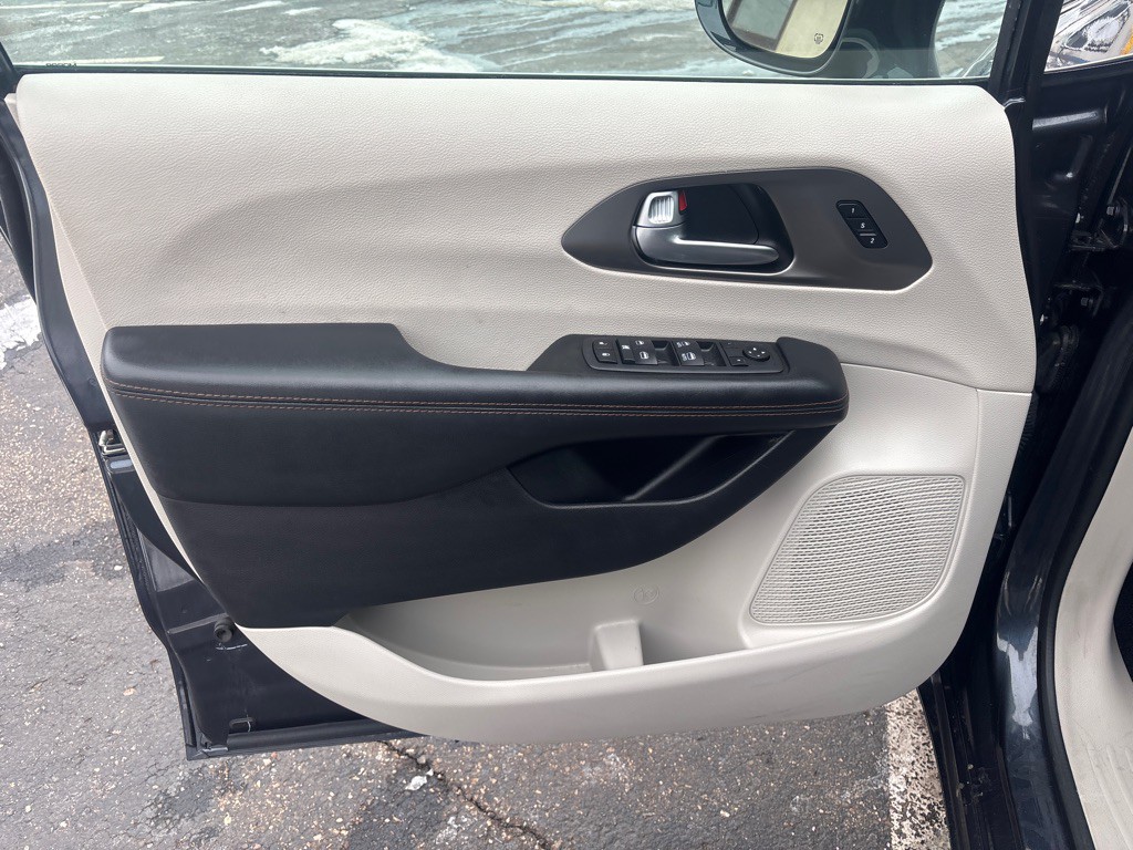 2020 Chrysler Pacifica Image 9