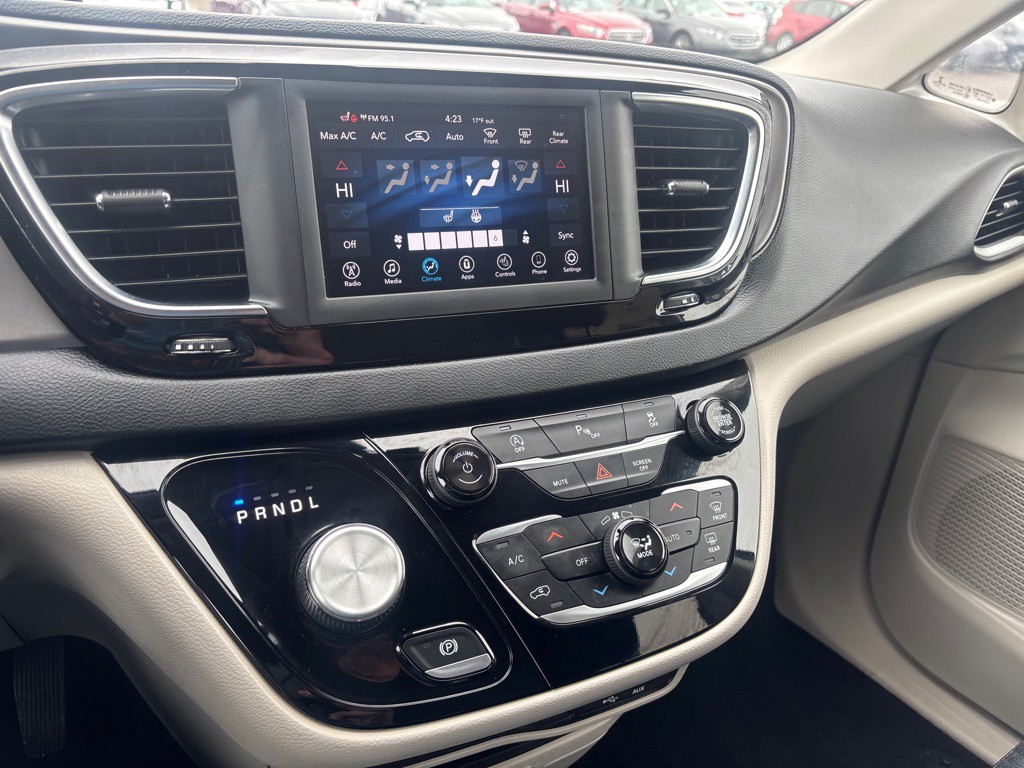 2020 Chrysler Pacifica Image 18