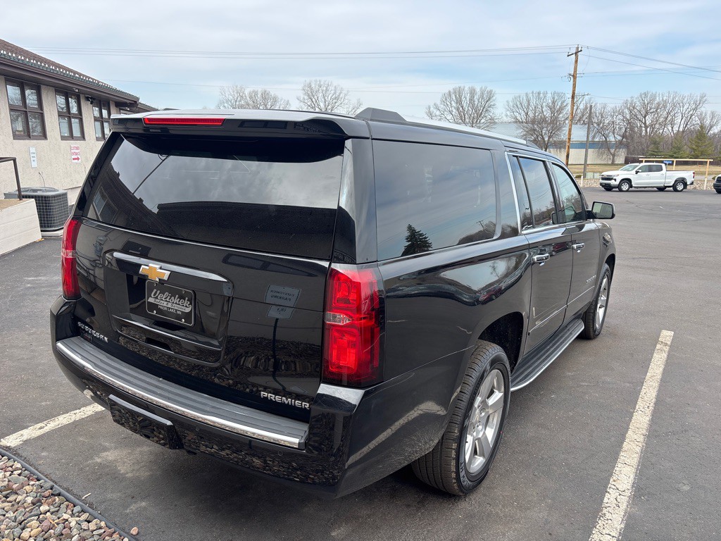 2019 Chevrolet Suburban Image 3
