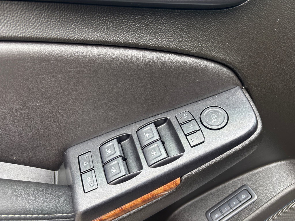 2019 Chevrolet Suburban Image 10