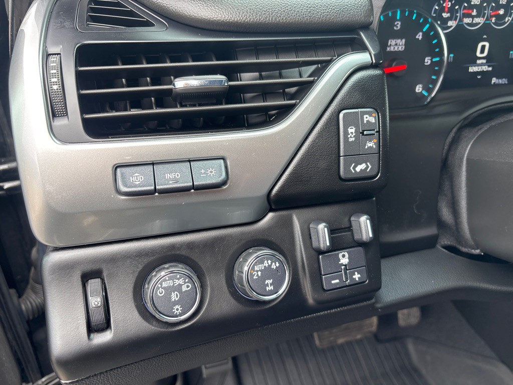 2019 Chevrolet Suburban Image 15