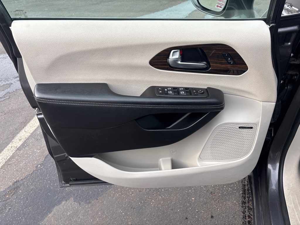 2022 Chrysler Pacifica Image 9