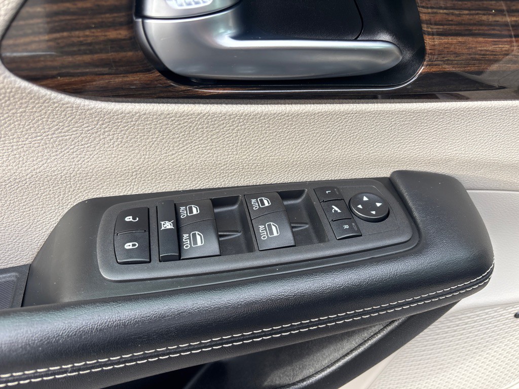 2022 Chrysler Pacifica Image 10