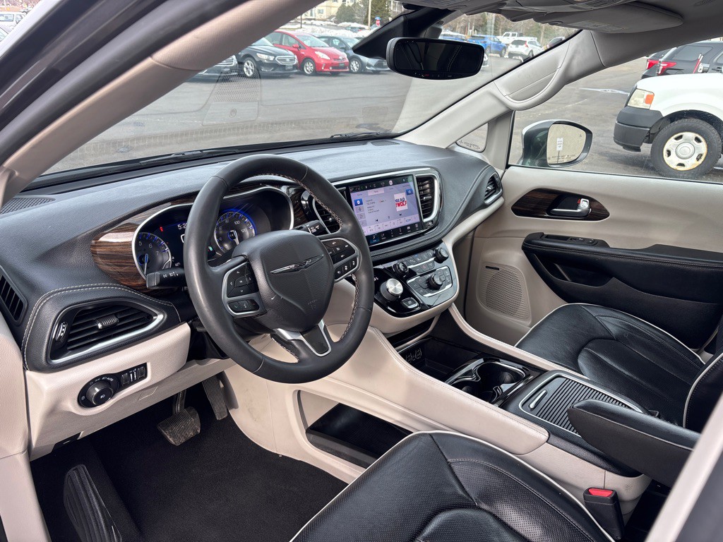 2022 Chrysler Pacifica Image 15
