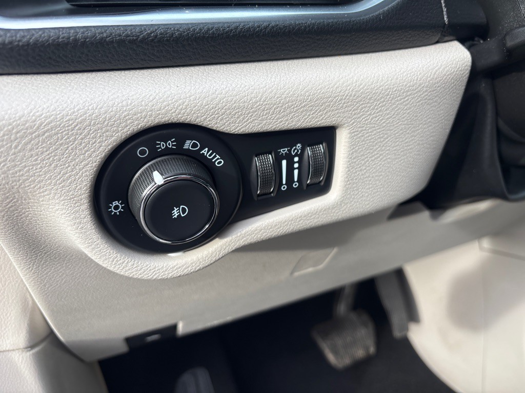 2022 Chrysler Pacifica Image 16