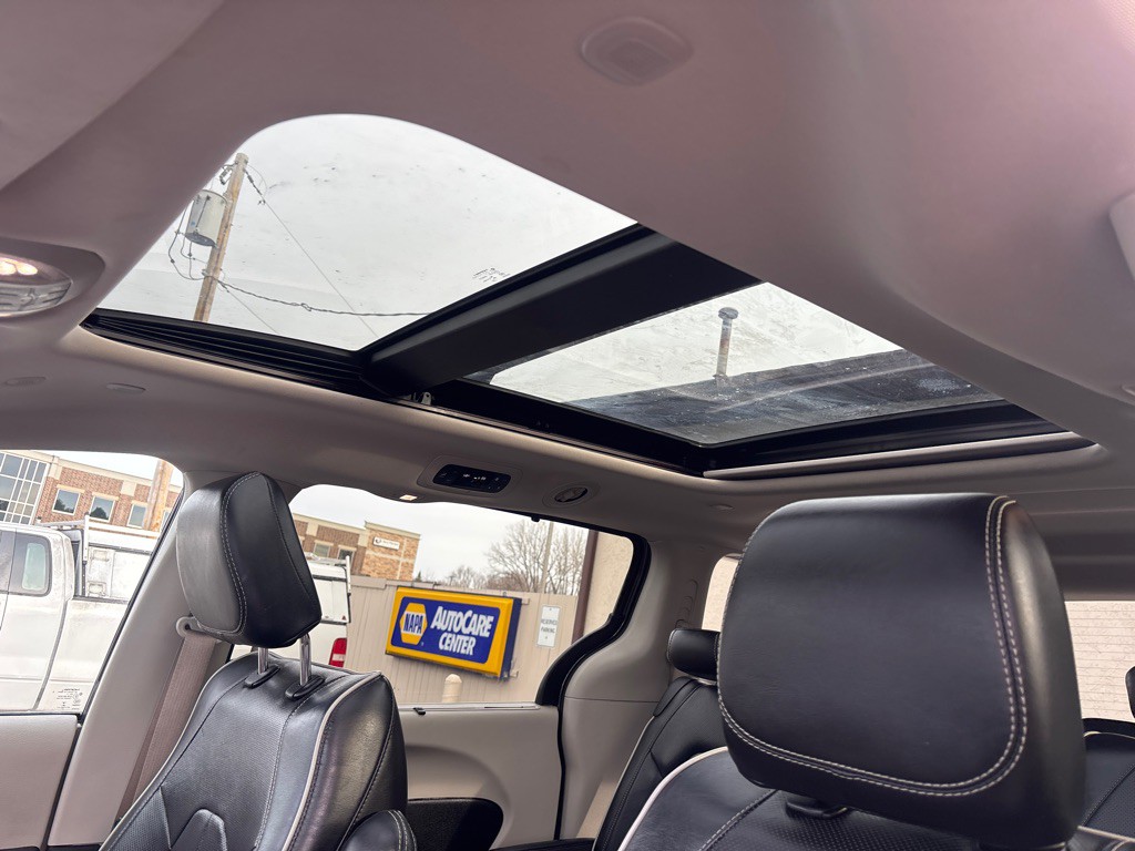 2022 Chrysler Pacifica Image 32