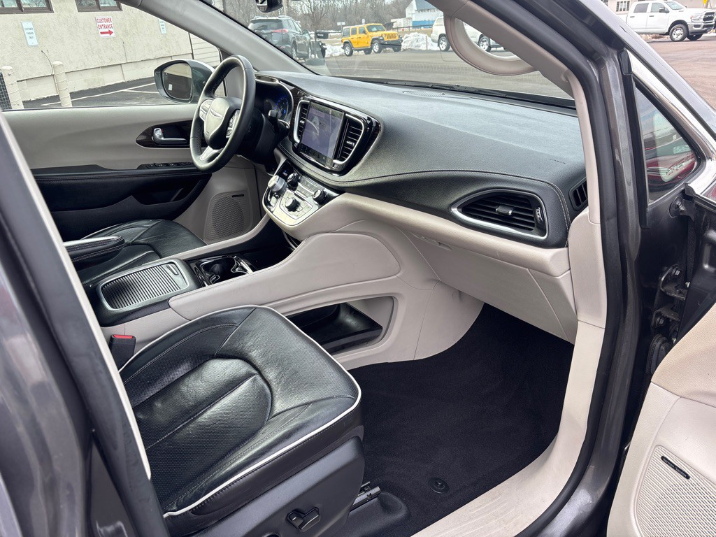 2022 Chrysler Pacifica Image 42