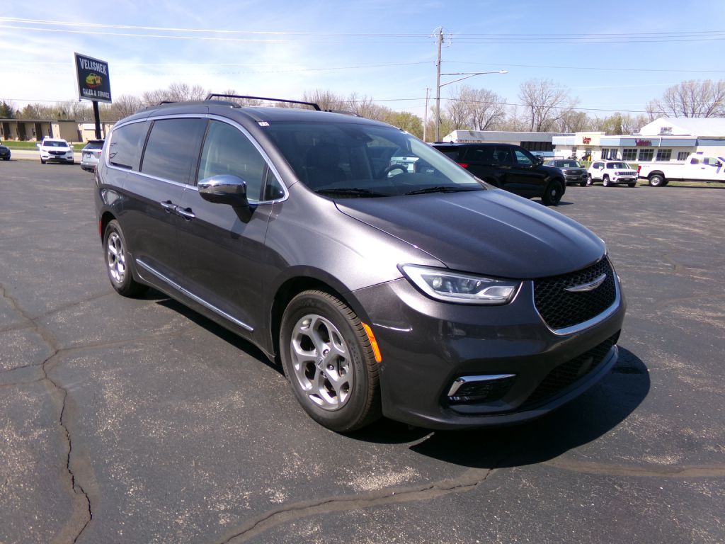 2022 Chrysler Pacifica Image 1