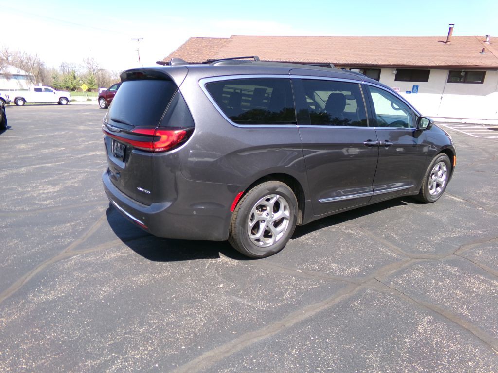 2022 Chrysler Pacifica Image 3