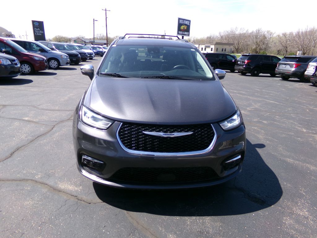 2022 Chrysler Pacifica Image 4