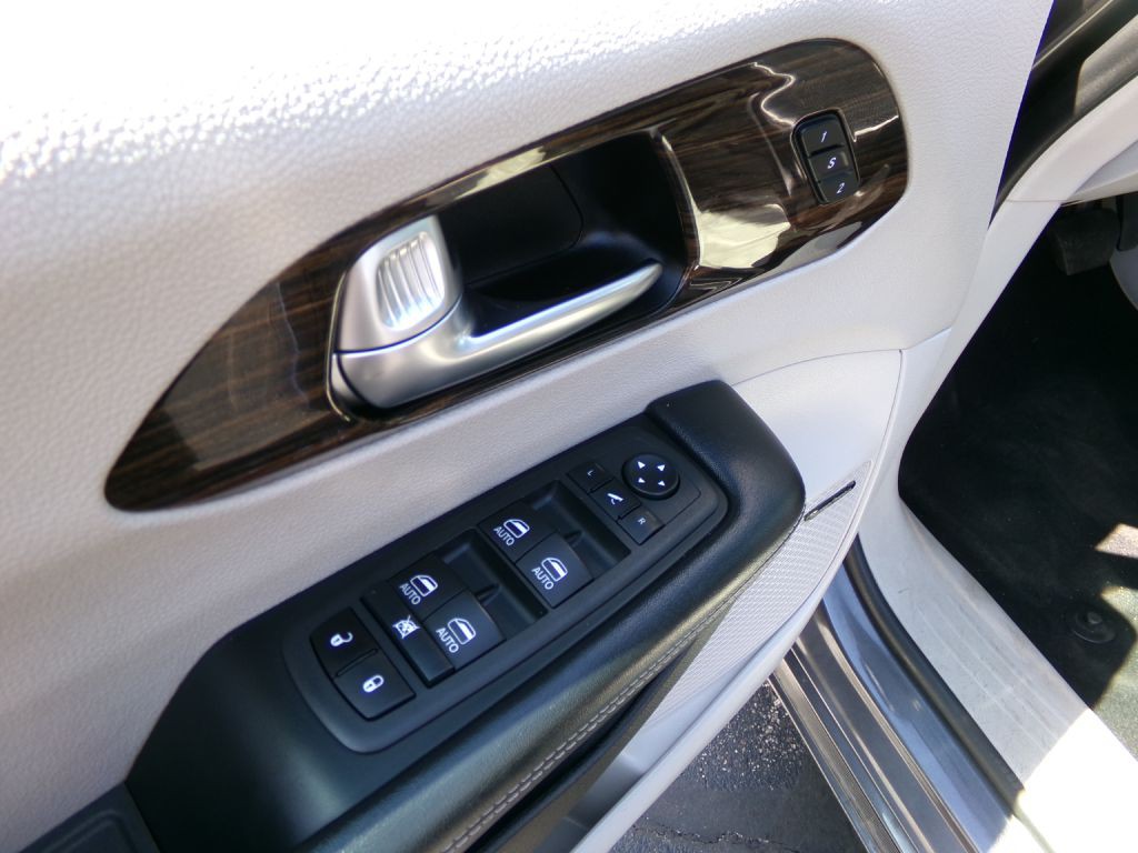 2022 Chrysler Pacifica Image 11