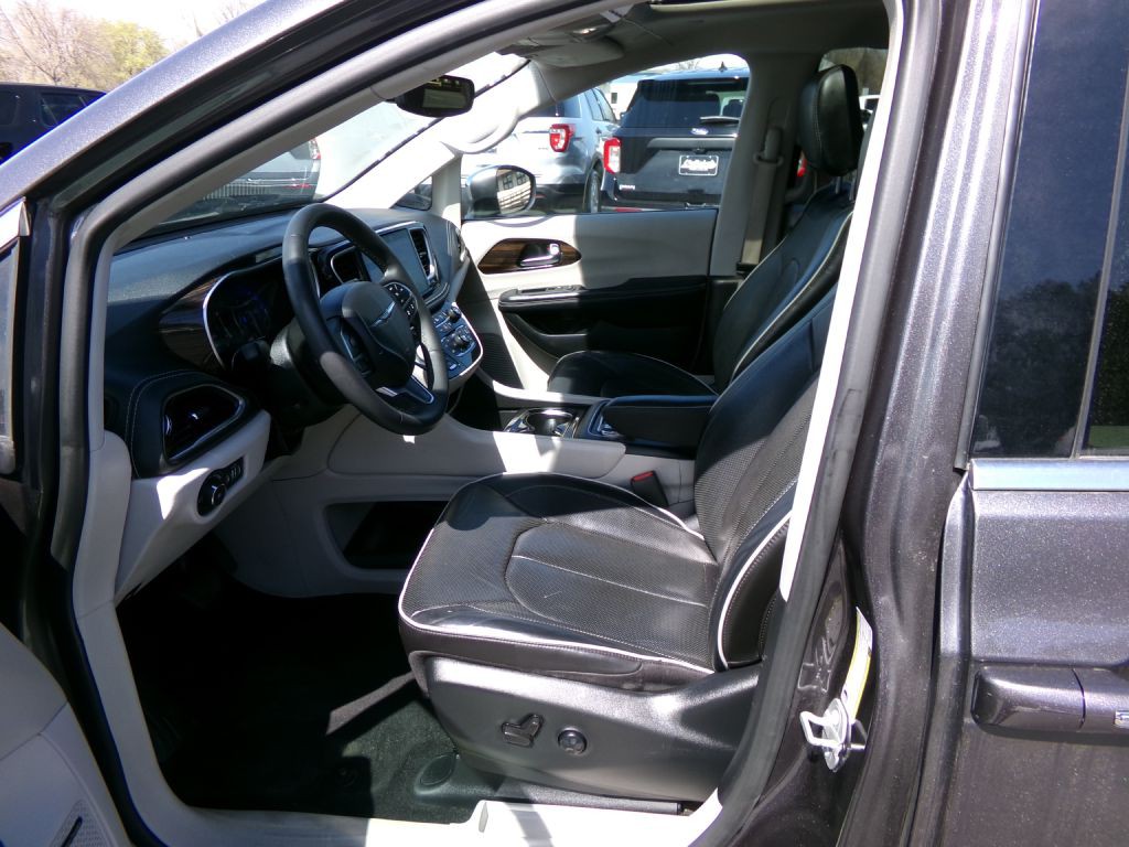 2022 Chrysler Pacifica Image 13