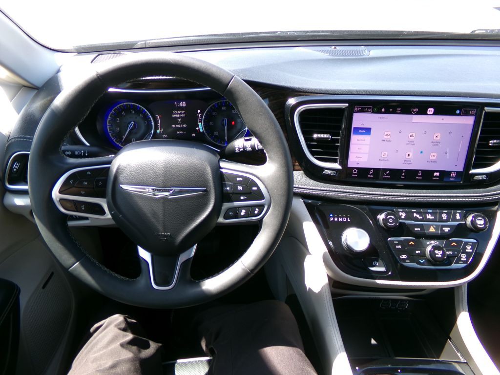 2022 Chrysler Pacifica Image 16