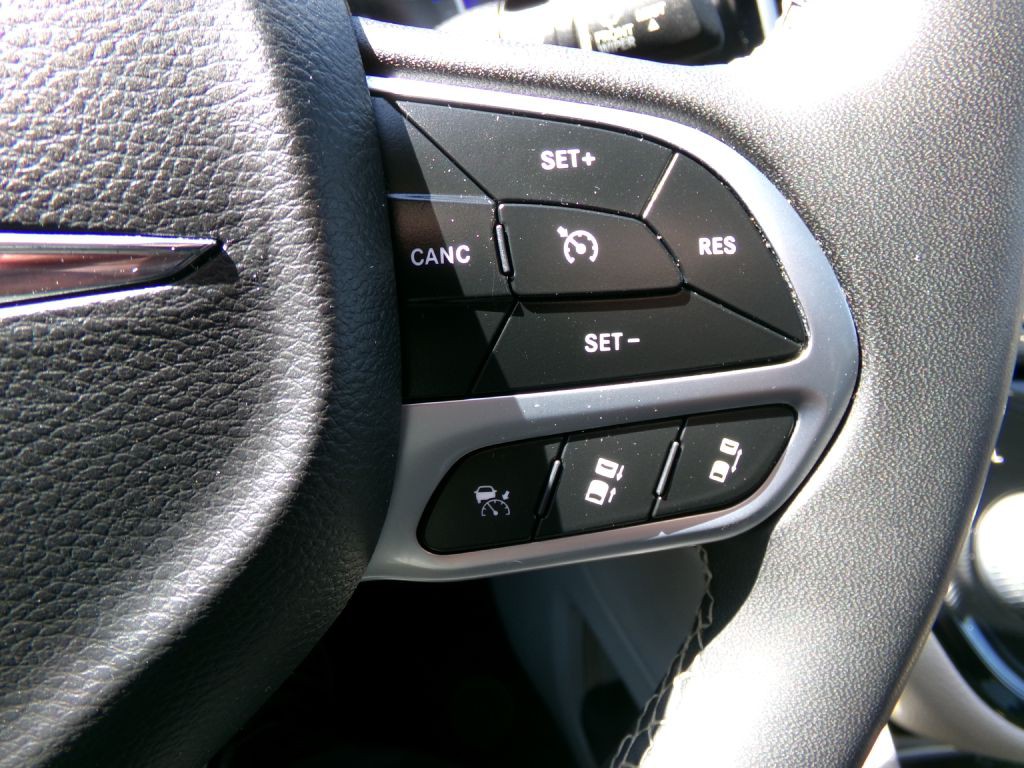2022 Chrysler Pacifica Image 18