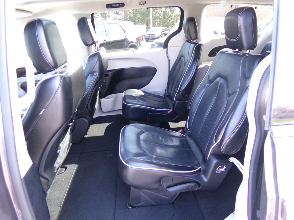 2022 Chrysler Pacifica Image 46