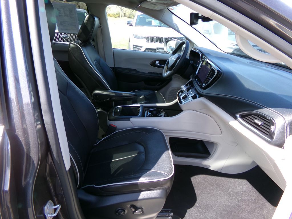 2022 Chrysler Pacifica Image 57