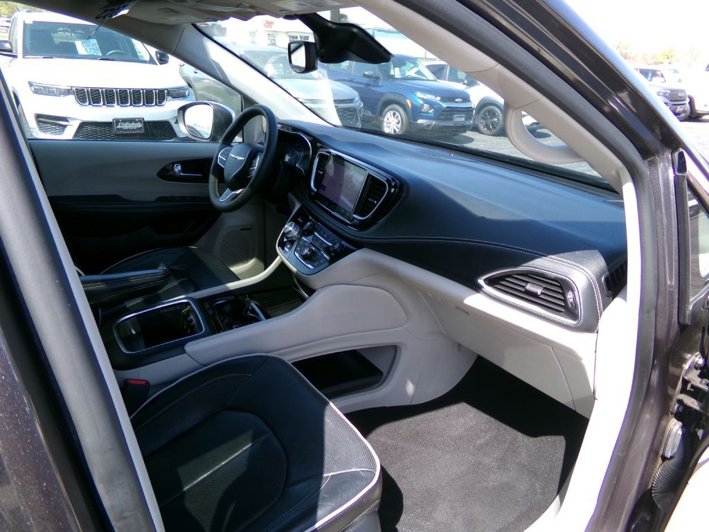 2022 Chrysler Pacifica Image 58