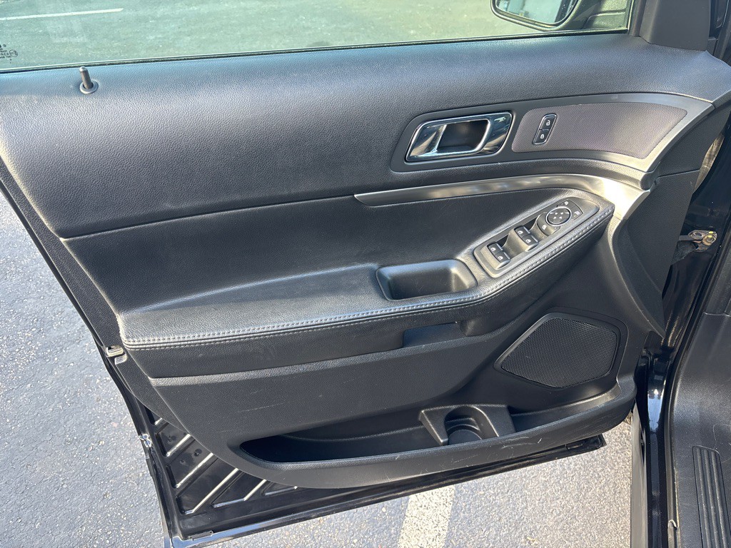 2016 Ford Explorer Image 9