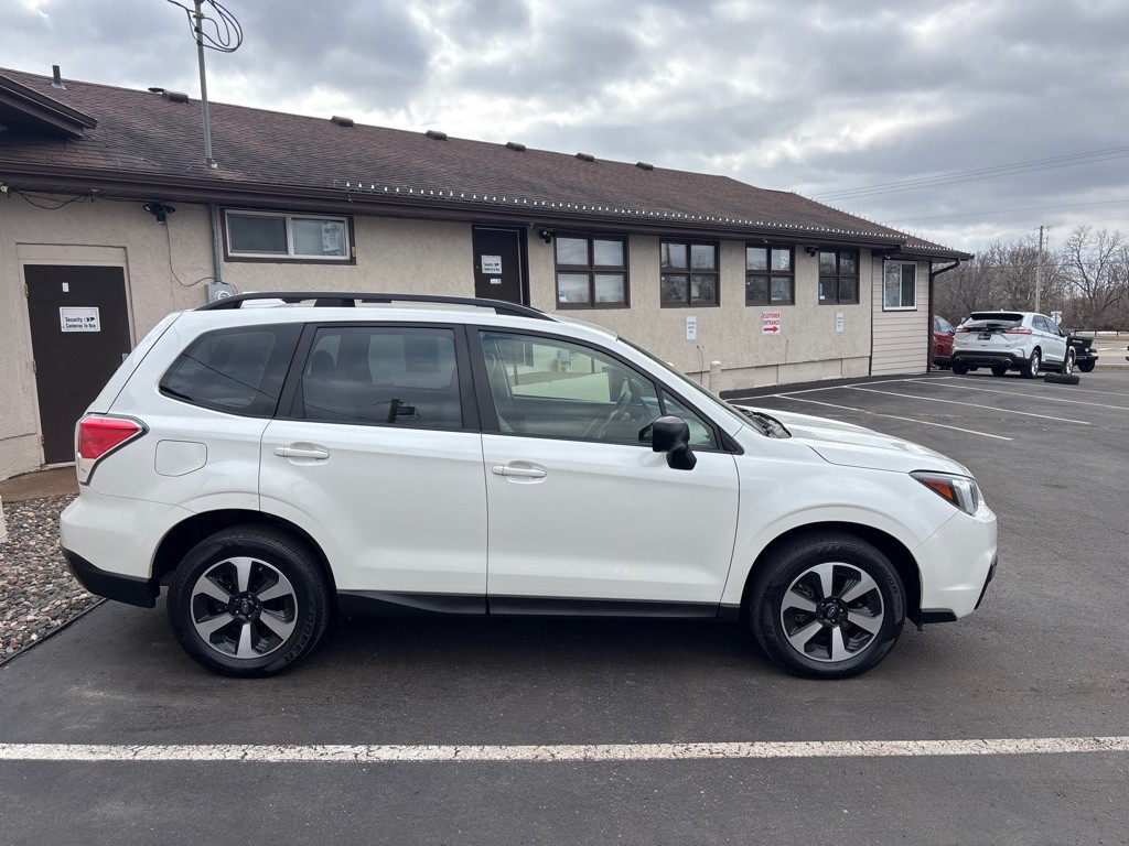 2018 Subaru Forester Image 2