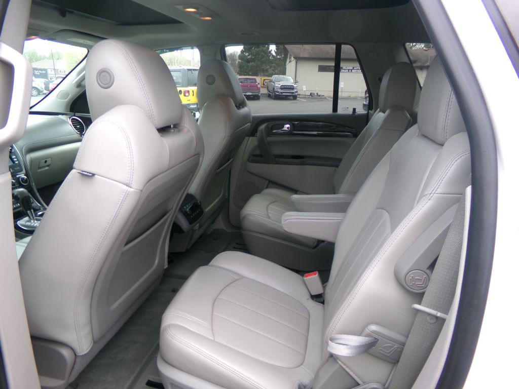 2016 Buick Enclave Image 32