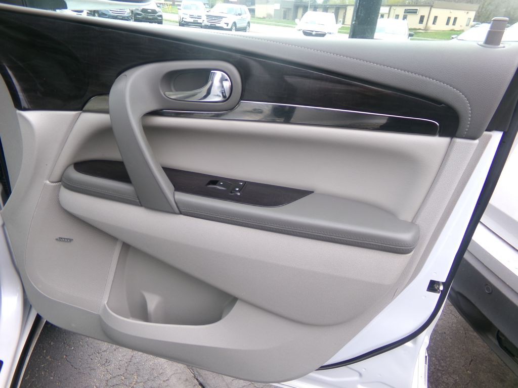 2016 Buick Enclave Image 39