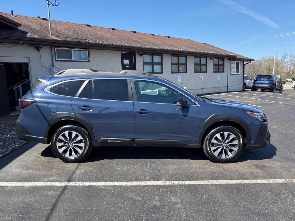 2023 Subaru Outback Image 2