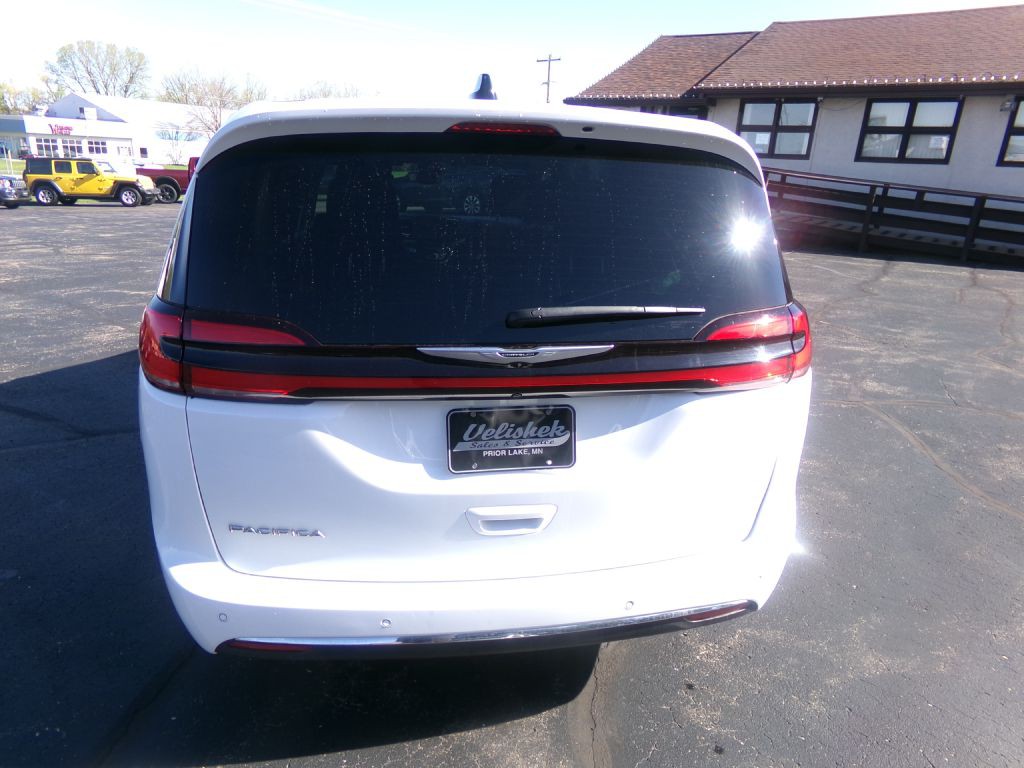 2023 Chrysler Pacifica Image 5