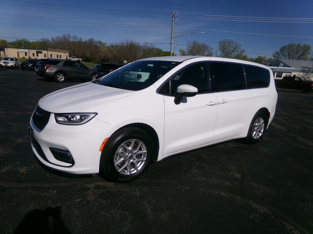 2023 Chrysler Pacifica Image 6