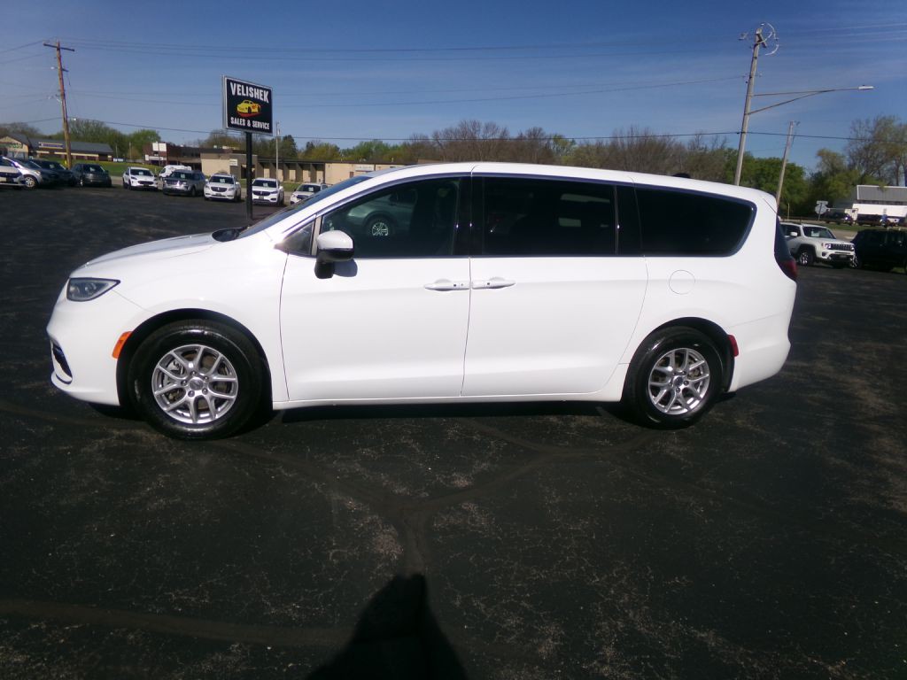 2023 Chrysler Pacifica Image 7