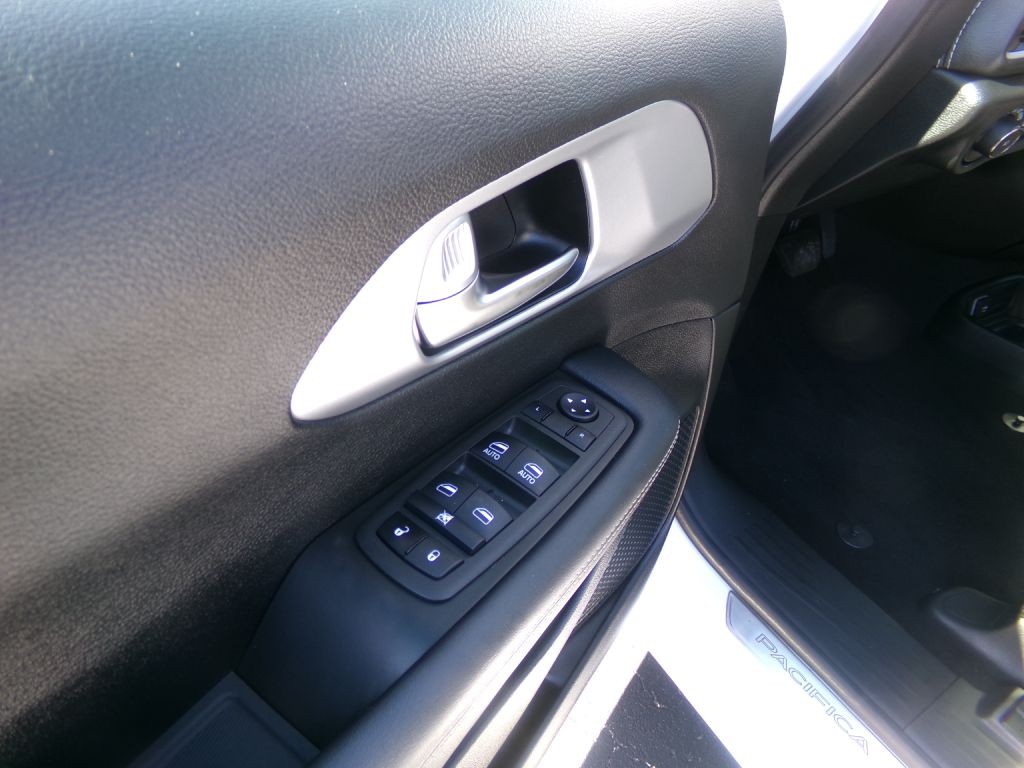 2023 Chrysler Pacifica Image 10