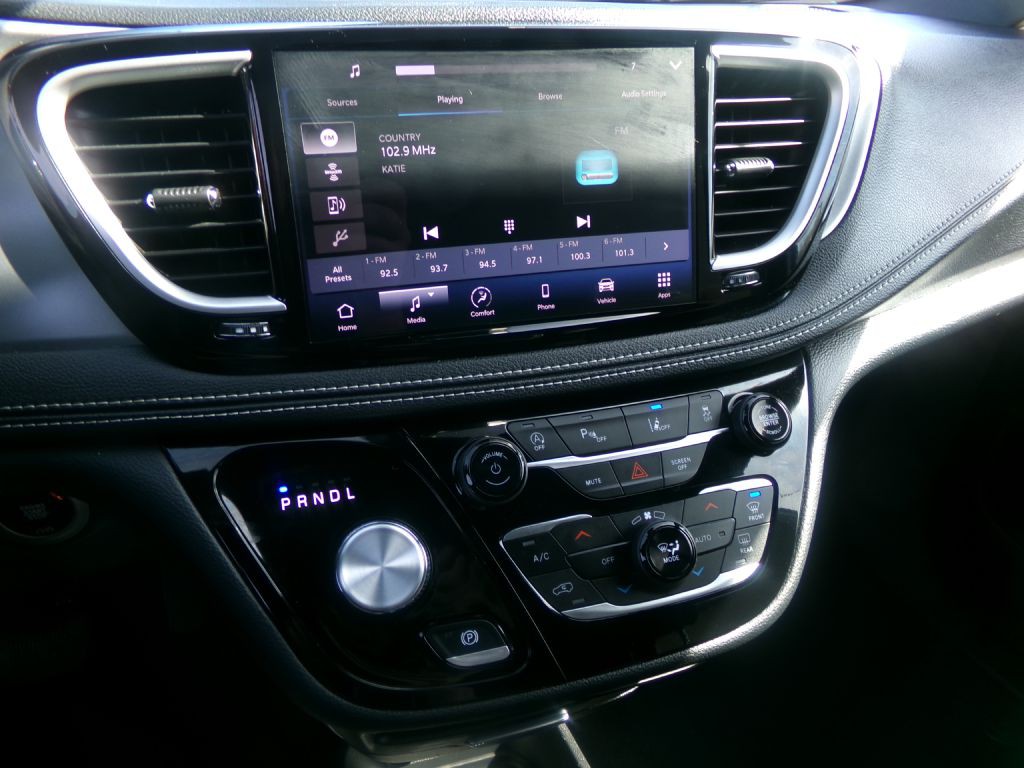 2023 Chrysler Pacifica Image 19