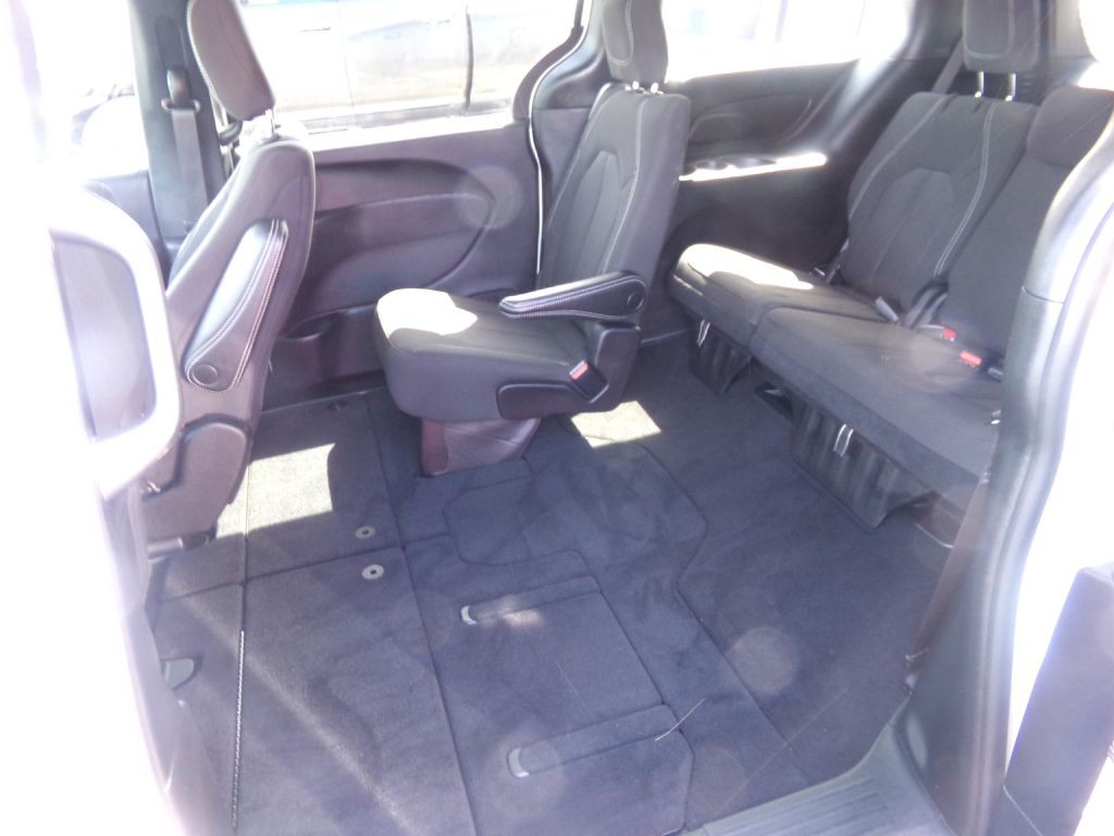 2023 Chrysler Pacifica Image 38