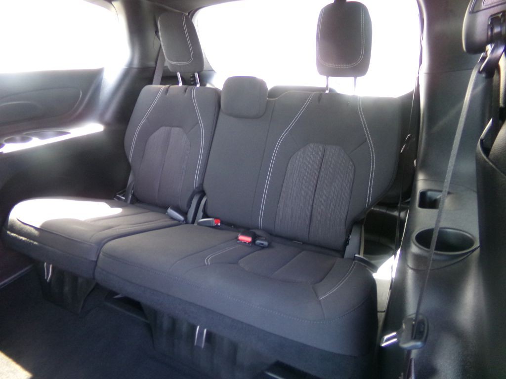 2023 Chrysler Pacifica Image 39