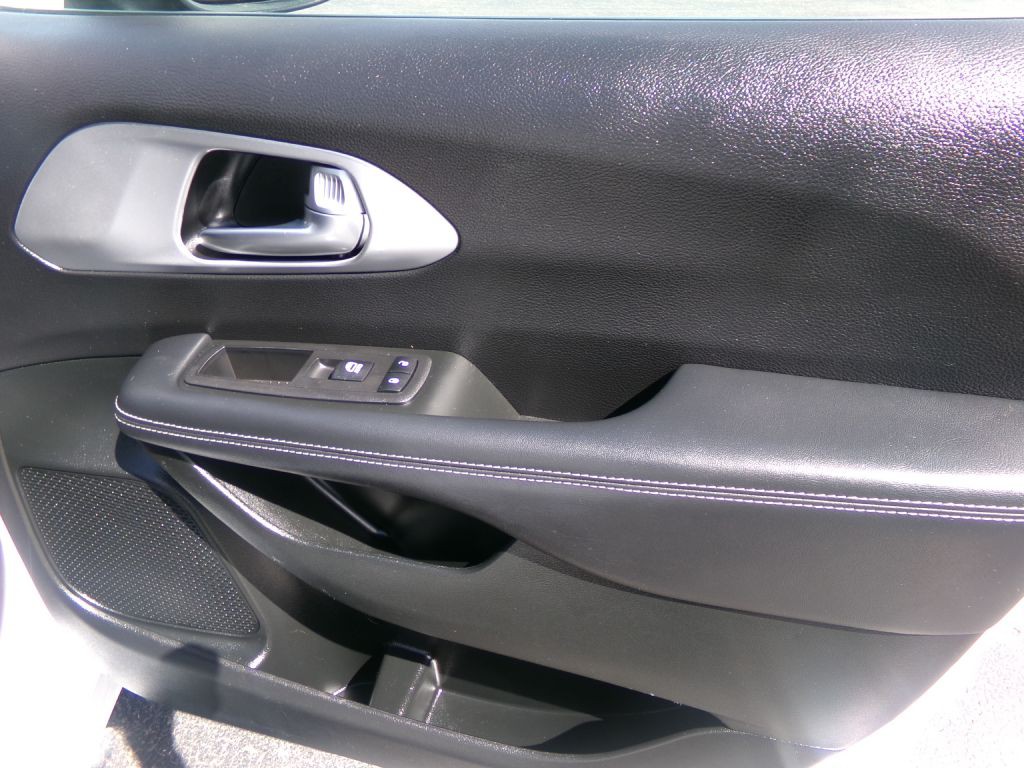 2023 Chrysler Pacifica Image 42