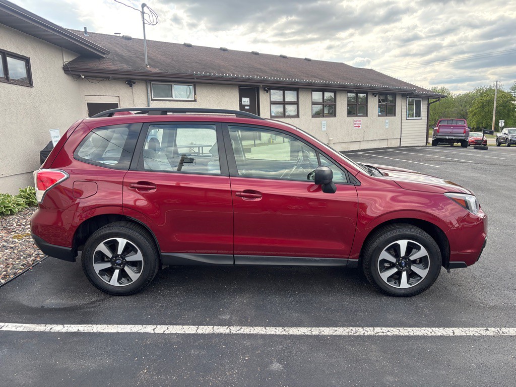 2017 Subaru Forester Image 2