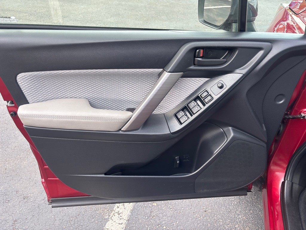 2017 Subaru Forester Image 9