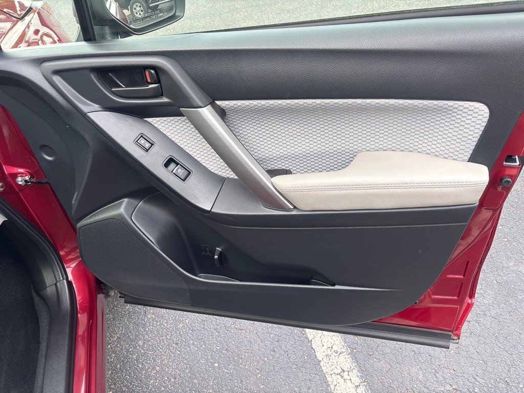 2017 Subaru Forester Image 27