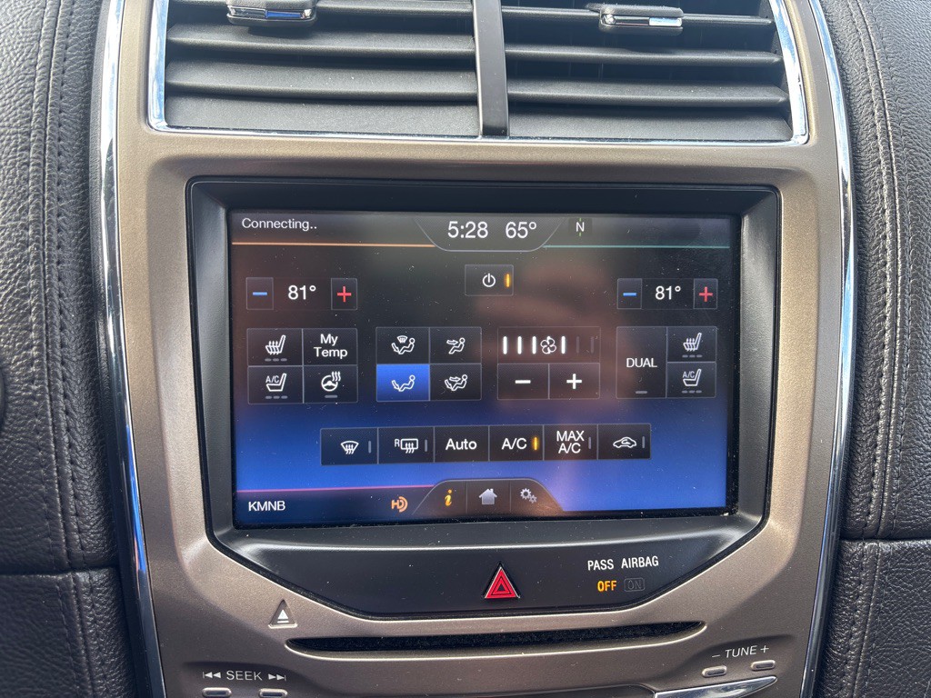 2013 Lincoln MKX Image 22