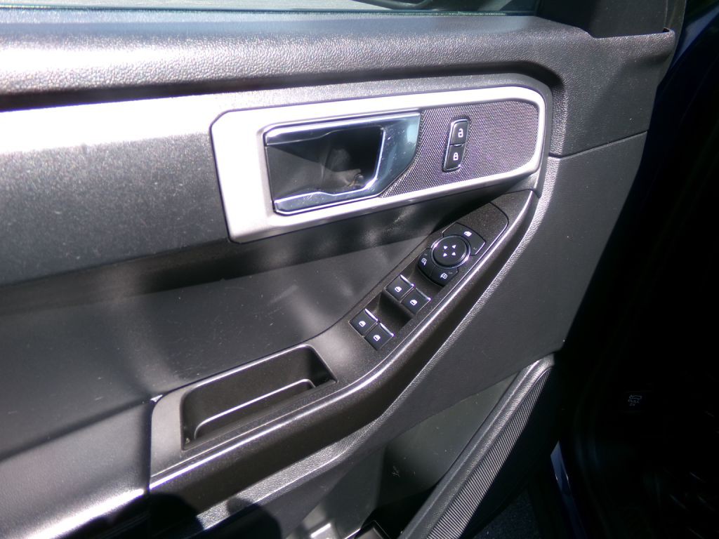 2021 Ford Explorer Image 8