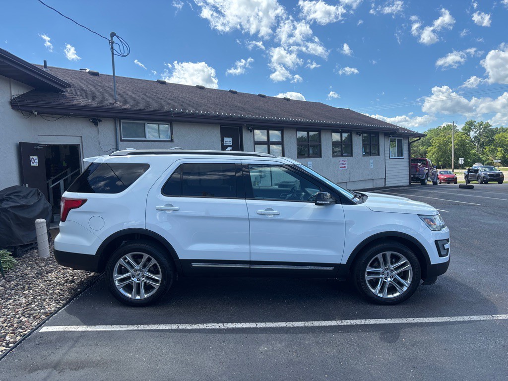 2017 Ford Explorer Image 2