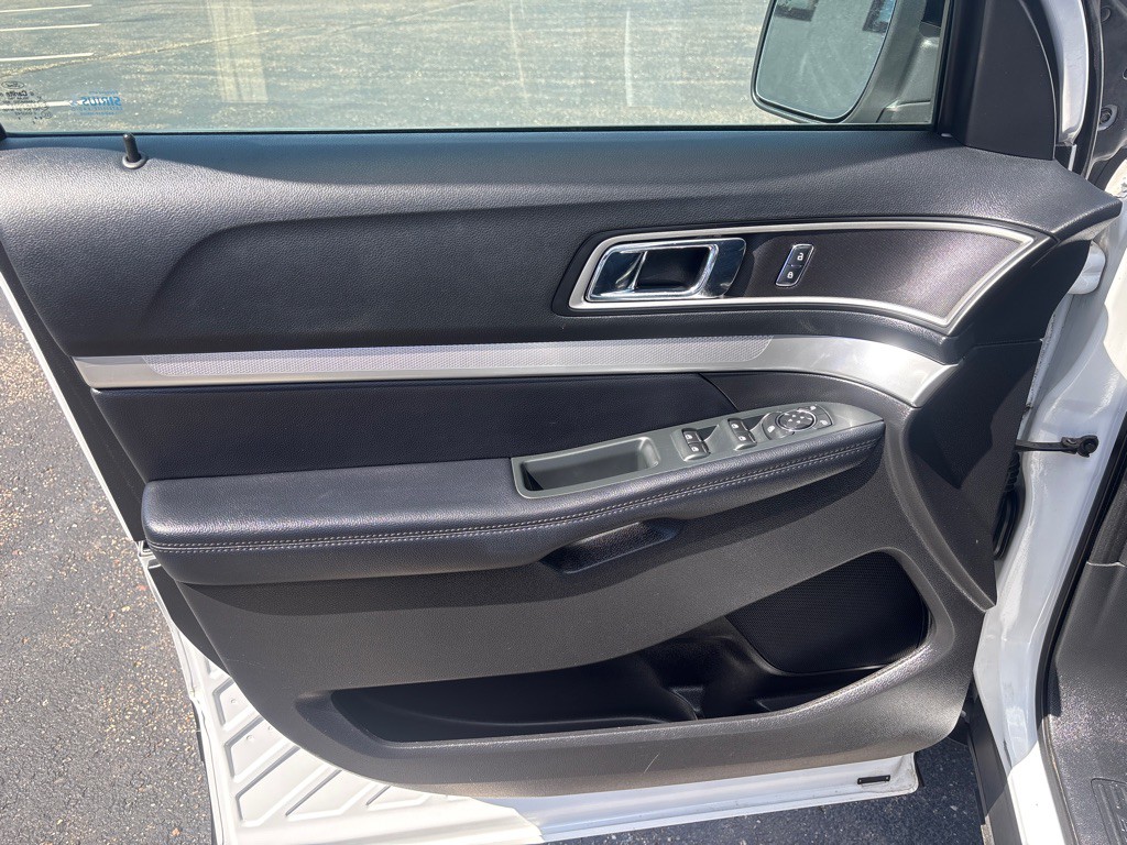 2017 Ford Explorer Image 9