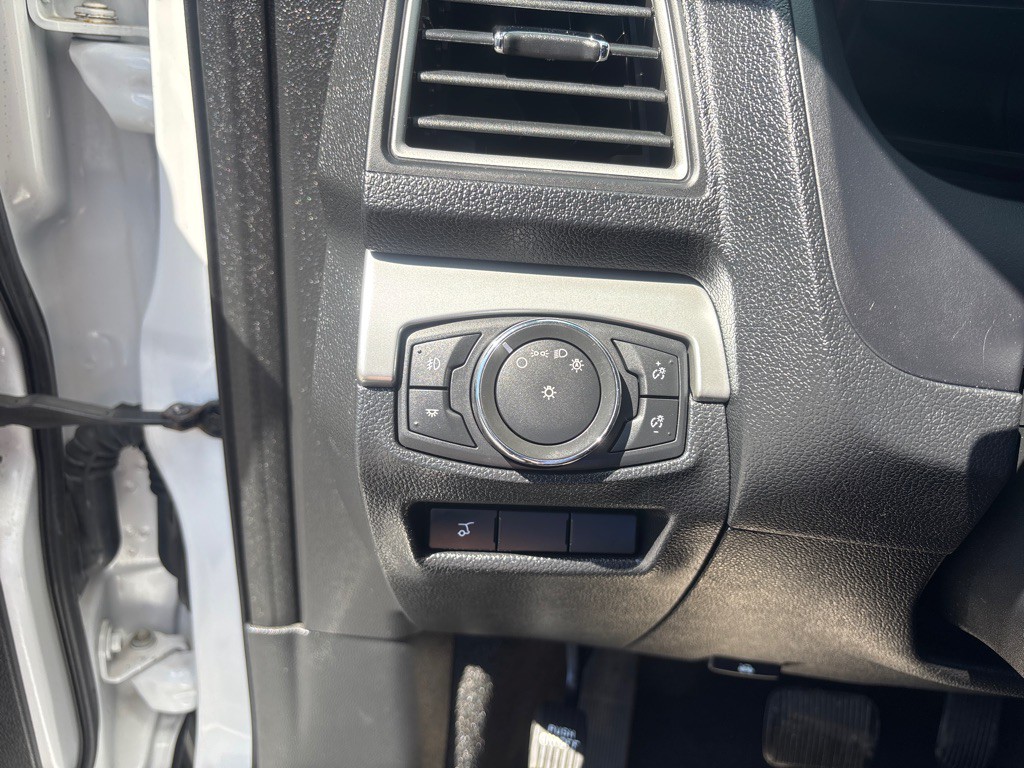 2017 Ford Explorer Image 12