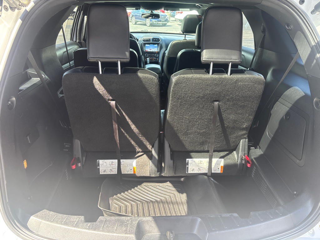 2017 Ford Explorer Image 32