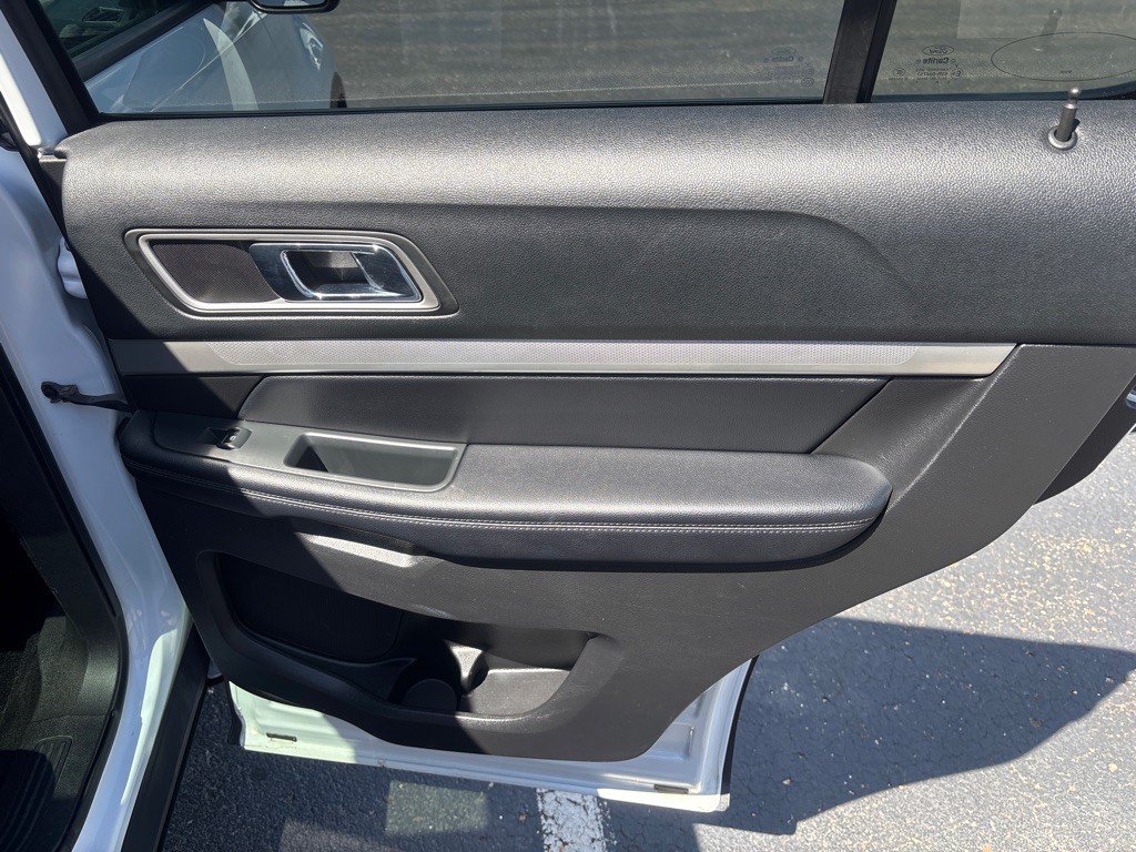 2017 Ford Explorer Image 34