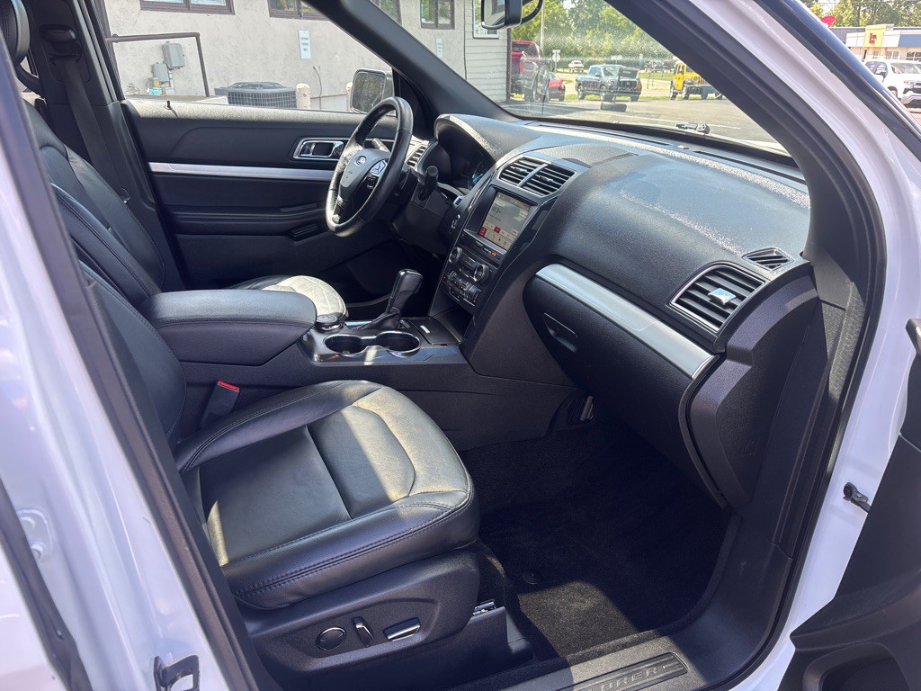 2017 Ford Explorer Image 37